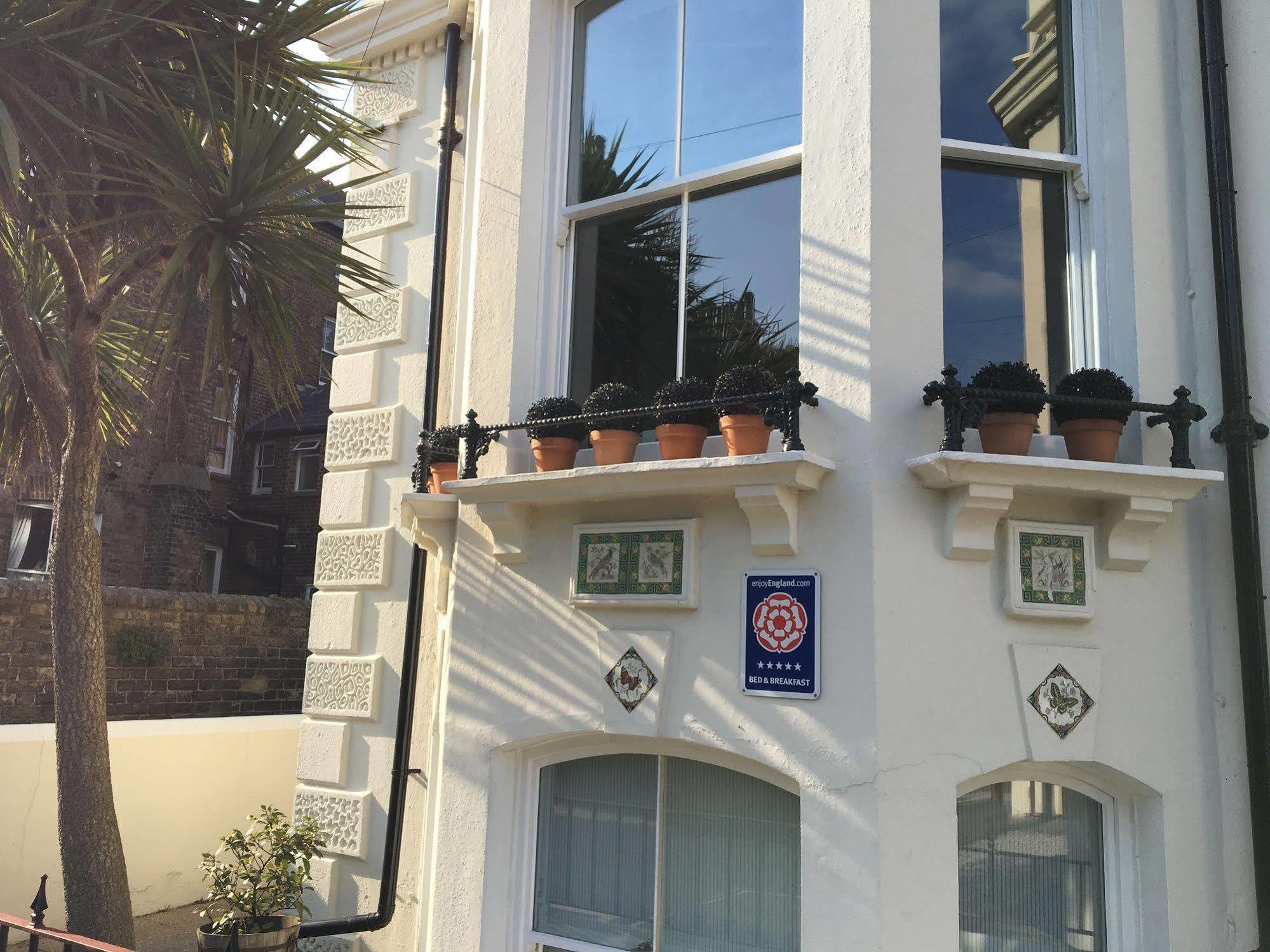 Number One B&B Deal Exterior photo